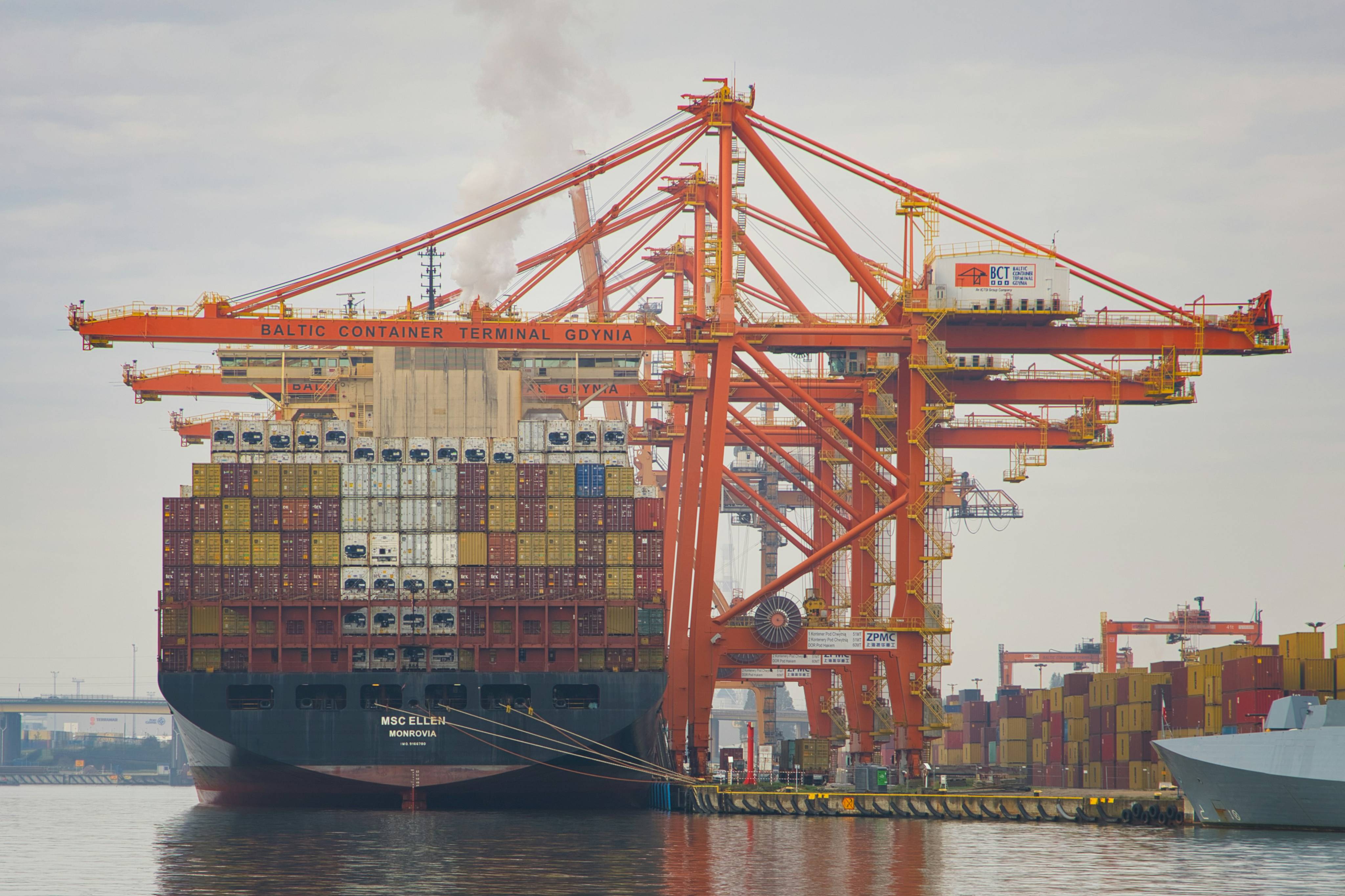 Container vessel at terminal, part of the validated reefer routing used for temperature-sensitive healthcare cargo