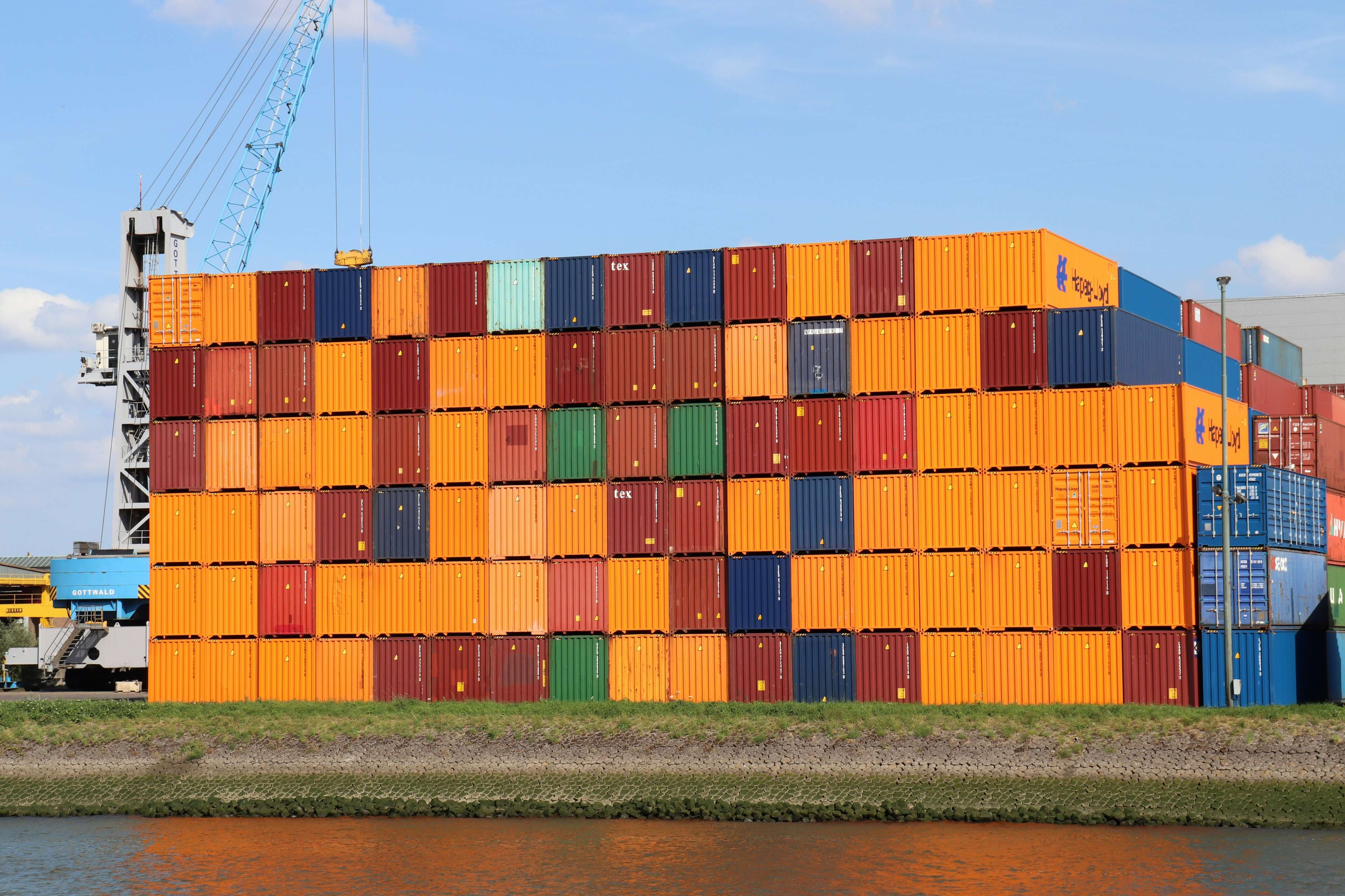 Cross-Stuffing cargo handled by the Bromley Logistics operations team